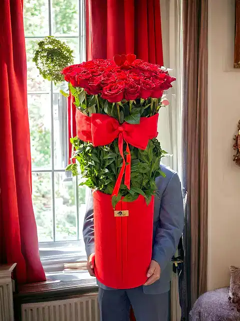 41 Roses Kırmızı Dev Kutuda